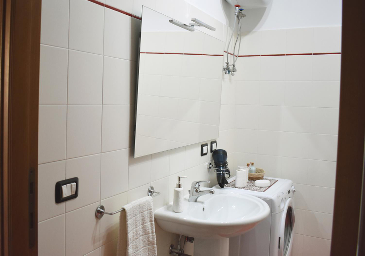 Bathroom, Dialguer: appartamento a due passi dal mare, Sassari