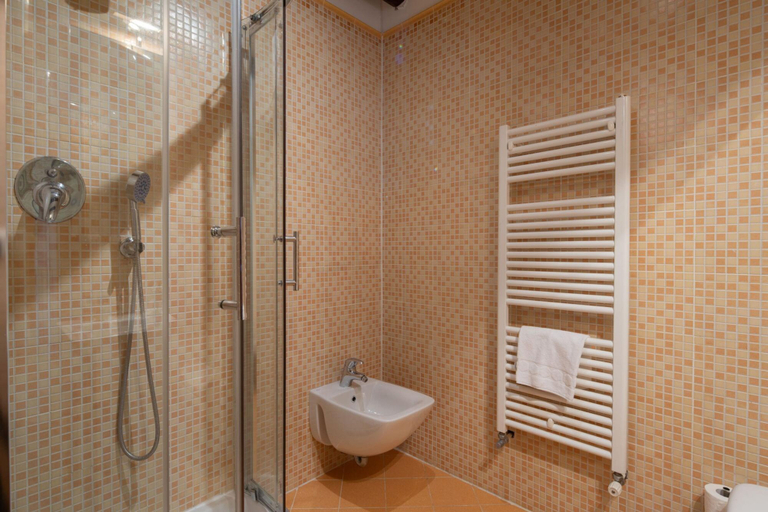 Bathroom 5, Herion Palace Apt 5 by Wonderful Italy, Venezia