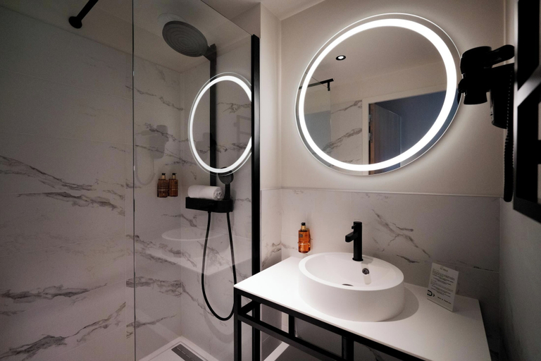 Bathroom 4, Bô Hôtels Ambronay, Ain