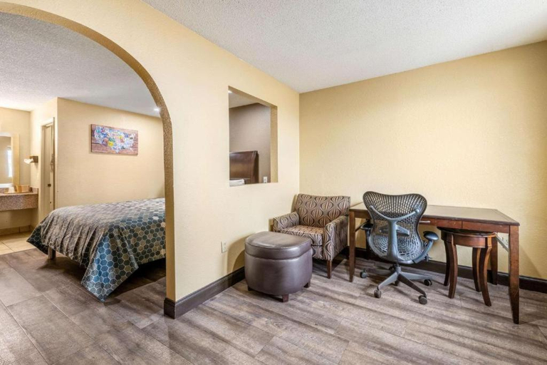 Bedroom 2, Southern Inn and Suites, Spartanburg
