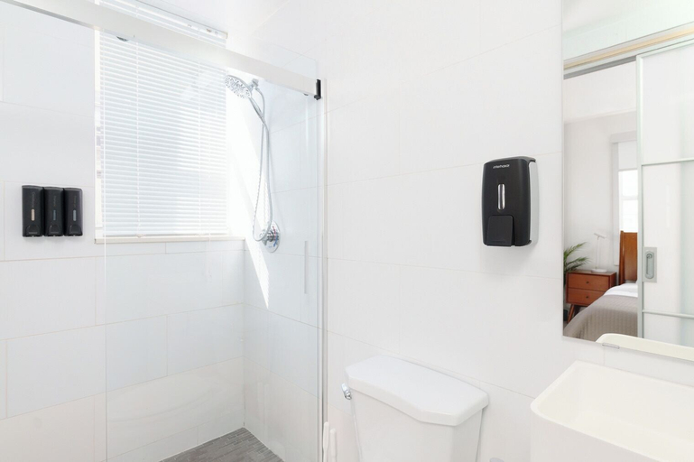 Bathroom 4, Franklin Suites South Beach, Miami-Dade
