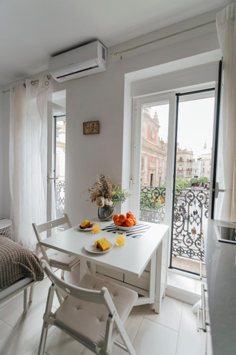Others 4, One&Lux El Salvador - Central Studio with a Stunning View, Sevilla