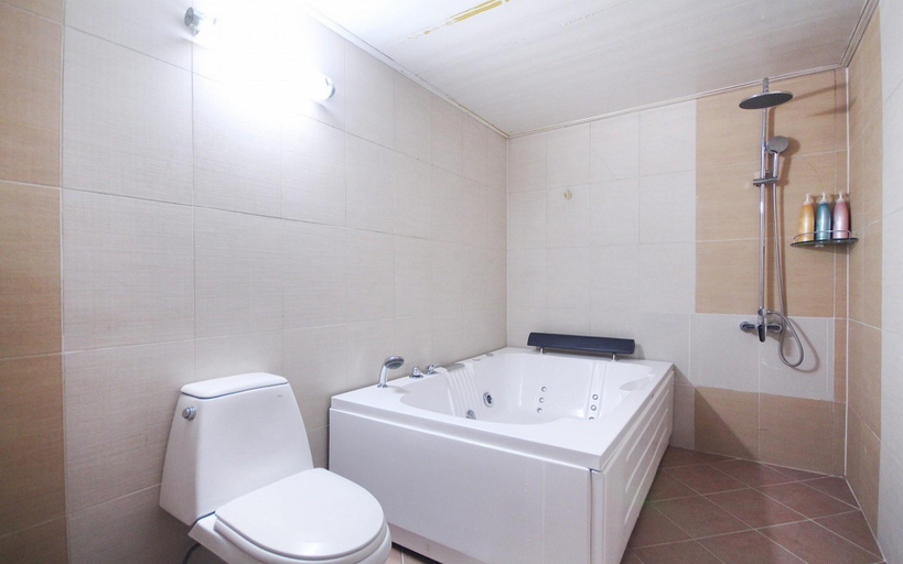 Bathroom 5, Daegu Dongdaegu Station Lane, Buk