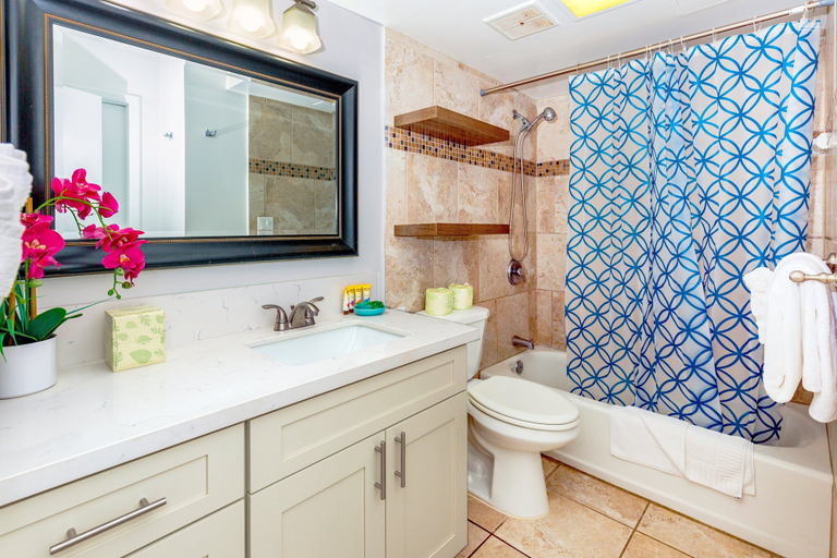 Bathroom 4, High Floor Ocean View Condo w/ 2 Beds and Parking, Honolulu