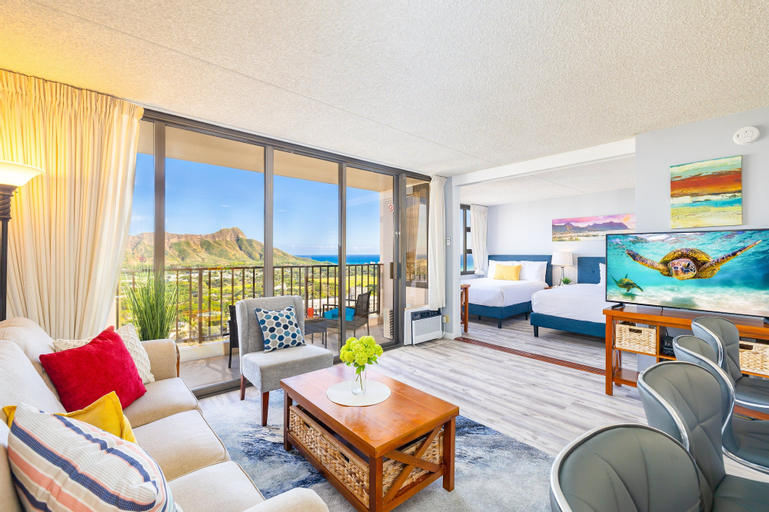 Diamond Head and Ocean views with King Bed and Parking, Honolulu