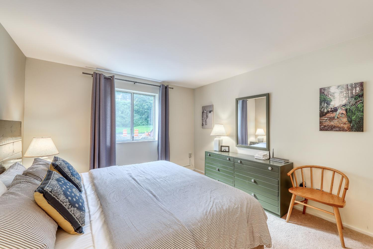 Bedroom 3, You, Me, & the Mountain, Washington