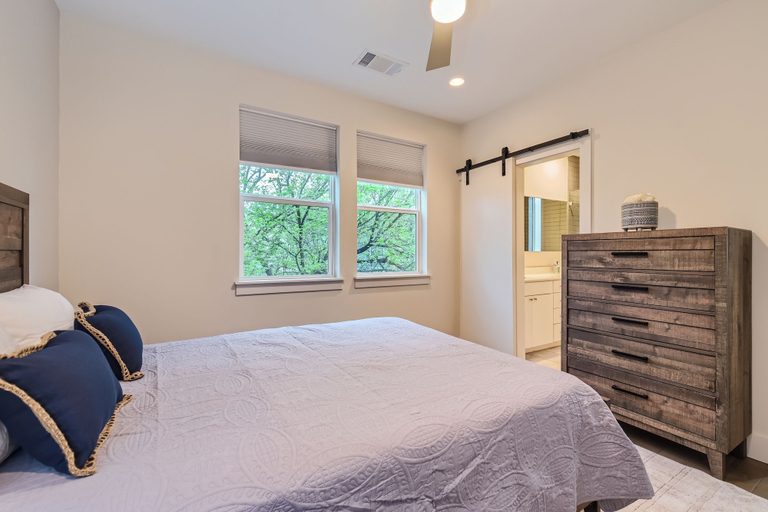 Bedroom 5, Off The Hook Austin + Chic 2Br Retreat + Firepit, Travis
