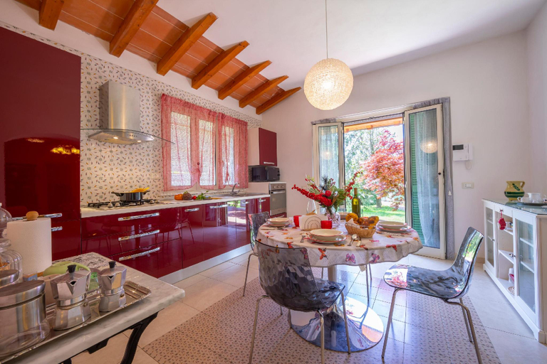 Food & Drinks, Villa Clara few km from the sea, Lucca