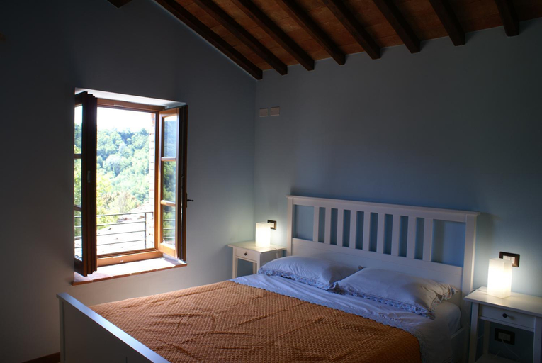 Bedroom 2, Tramonto Casa Barga Toscana ristrutturata 2021, Lucca