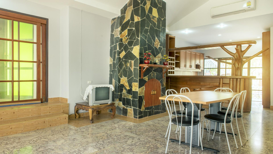 Dining Room 9