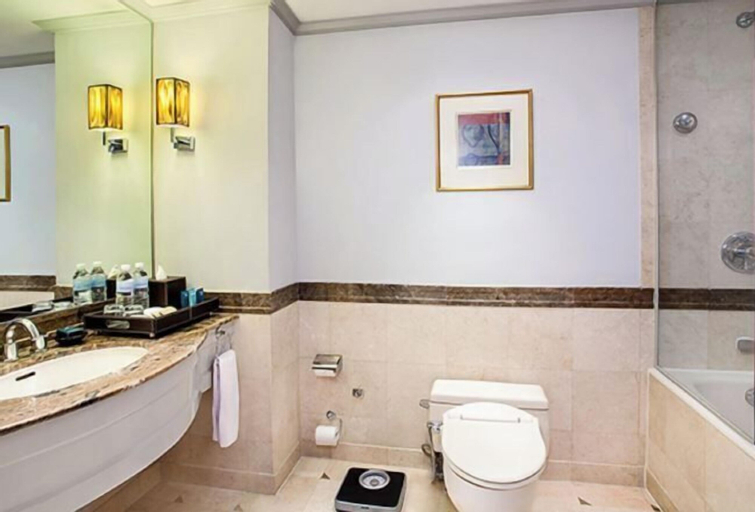 Bathroom 18