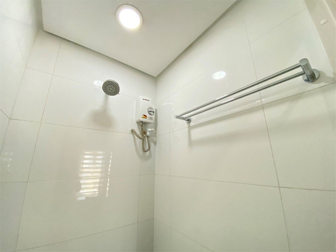 Bathroom 4, UHome Lacson, Manila City