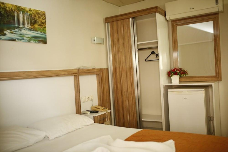 Bedroom 4, Ozhan Hotel, Antalya