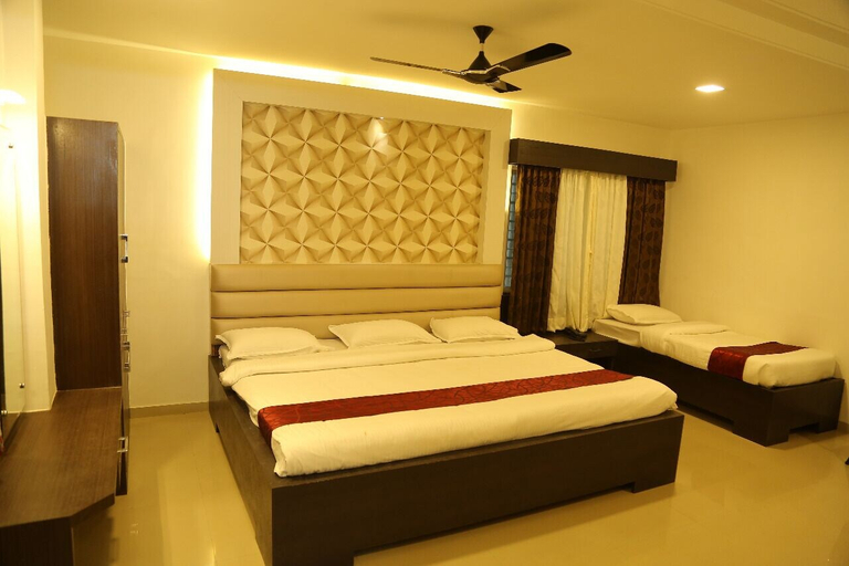Bedroom 2, Hotel Shivananda, Bellary