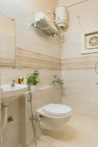 Bathroom 4, Hotel Golden Treat, Indore