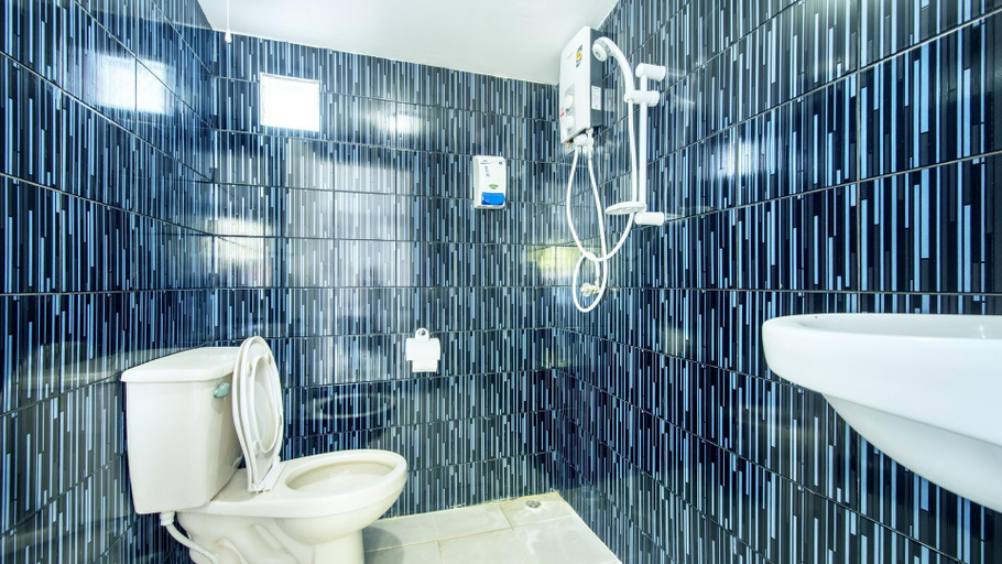 Bathroom 7