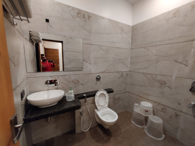 Bathroom 3, hotel utkarsh, Hoshangabad