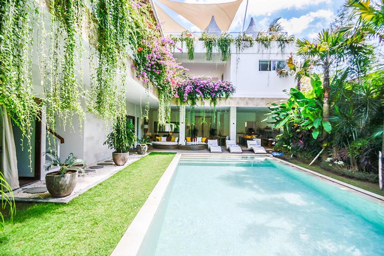 Swimming Pool 13