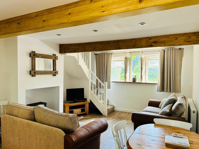 Living area 2, Cozy Cottage in Mytholmroyd nr Hebden Bridge, Calderdale