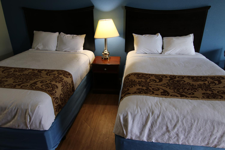 Bedroom 4, 121 Motel Battleboro, Nash