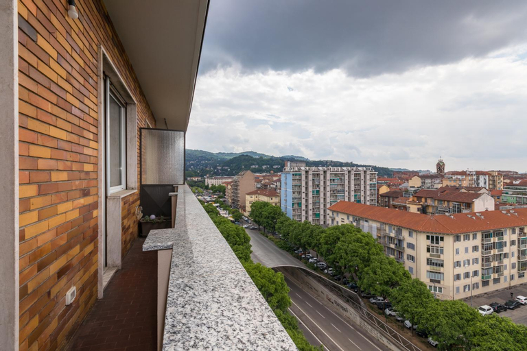Exterior & Views 5, L'Orizzonte - Appartamento con vista sulla collina by Wonderful Italy, Torino