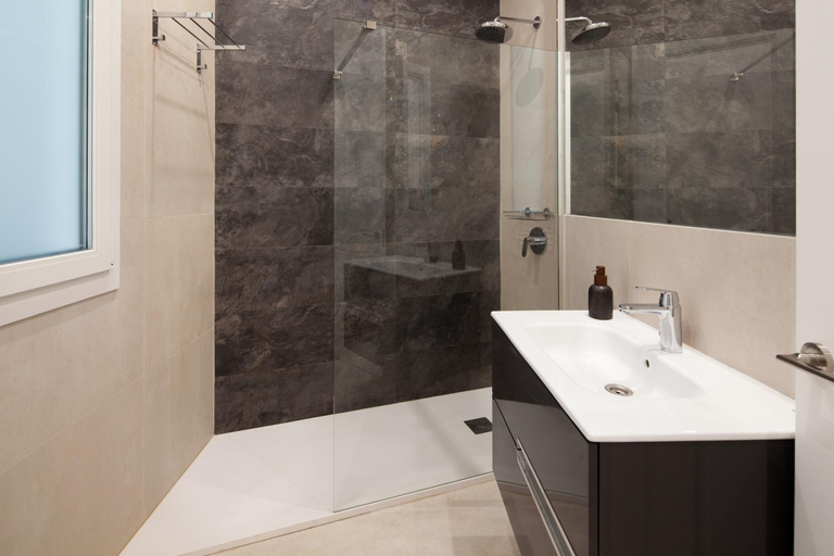 Bathroom, INMalaga Santos Suites 2, Málaga