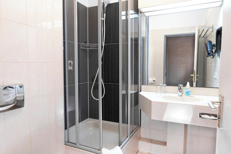 Bathroom 5, Hotel Villa Wandsbek, Hamburg