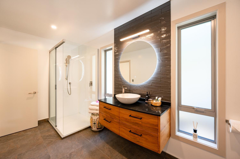Bathroom, Criffel Bluffs Cottage, Queenstown-Lakes