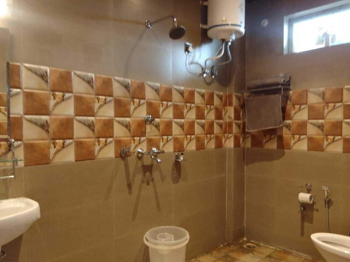 Bathroom 3, Renuka Ji P.Vee Resort By GRB, Sirmaur