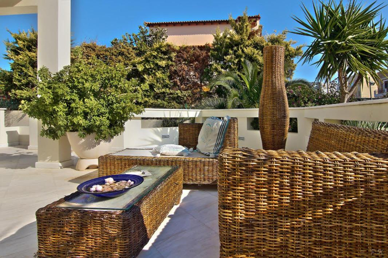 4, In White Villa, Attica