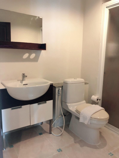 Bathroom 13