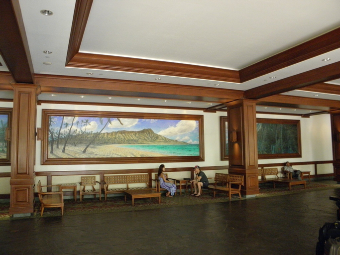 High Floor Mountain View with King or Queen Bed and Parking, Honolulu