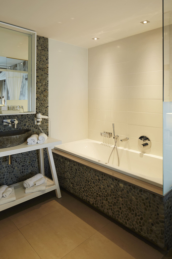 Bathroom 5, Van der Valk Hotel Den Haag Wassenaar, Wassenaar