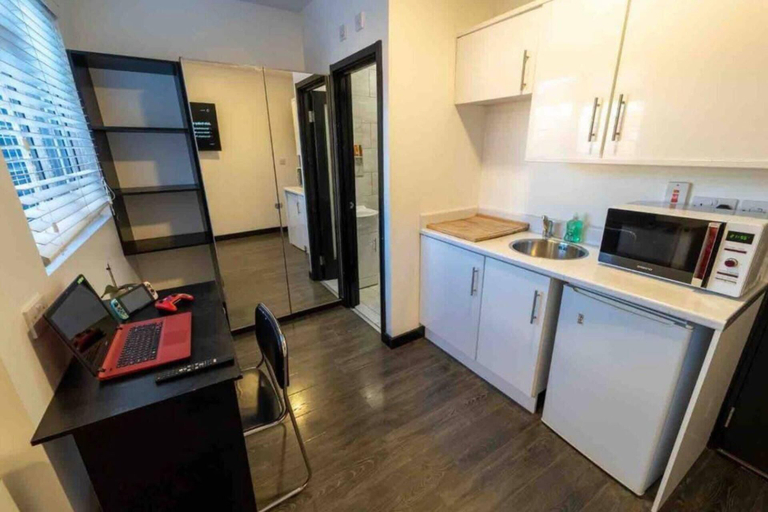 Others 4, Cosy top Floor Studio Available Near the City!, Birmingham