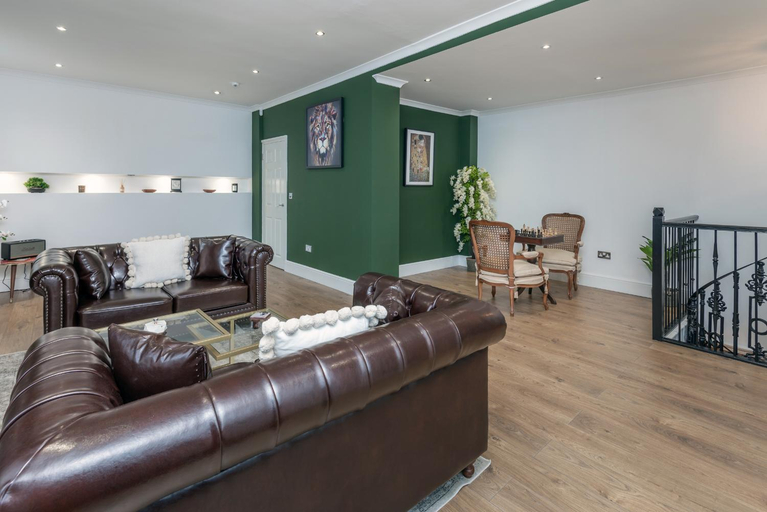 Others 5, The London House - Entire Villa, London