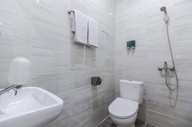 Bathroom 7