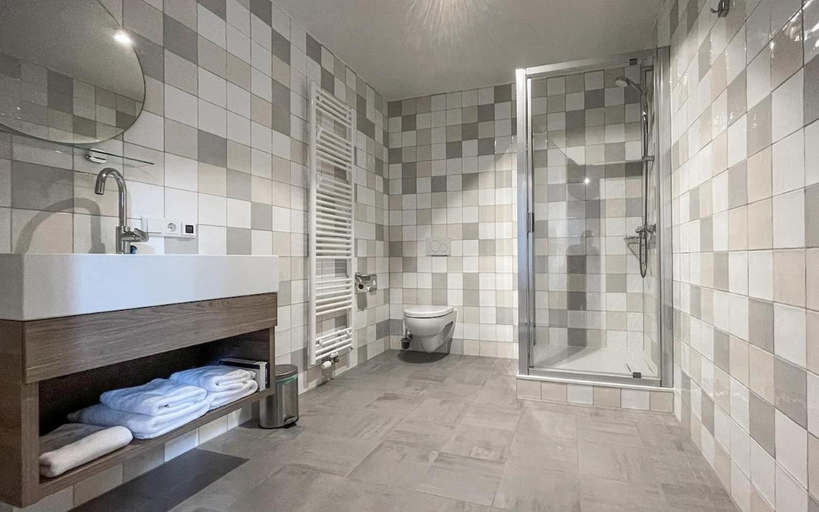 Bathroom 3, B&B Kasteel Wolfrath, Sittard-Geleen