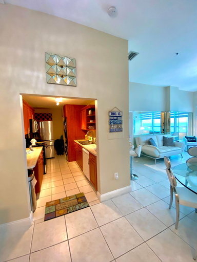 Others 3, Large luxurious direct ocean front Penthouse or Deluxe one bedroom ocean front condo-free parking-, Miami-Dade