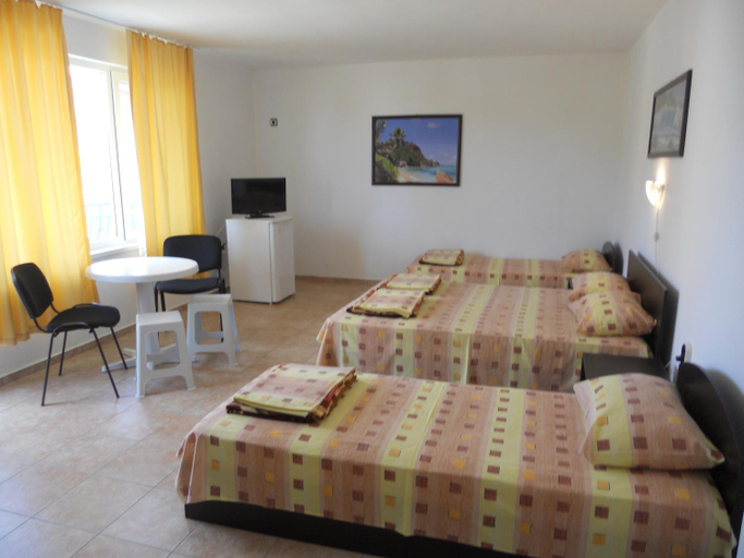 Others 5, "Ahtopol"-rooms for rent-free parking 100 meters away, Tsarevo
