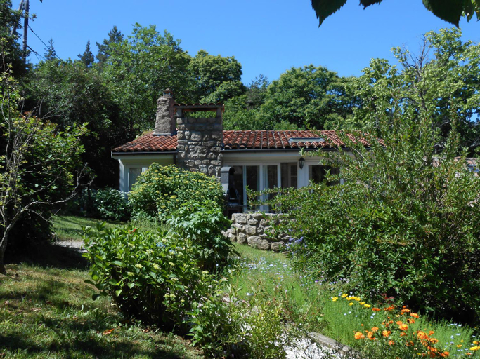 Les Grangeonnes, gites nature, piscine, bain nordique, sauna pour accueil familiale ou de groupe, Ardèche