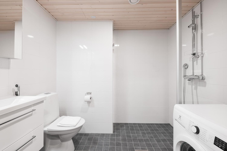 Bathroom, Forenom Serviced Apartments Jyvaskyla Vaasankatu, Central Finland