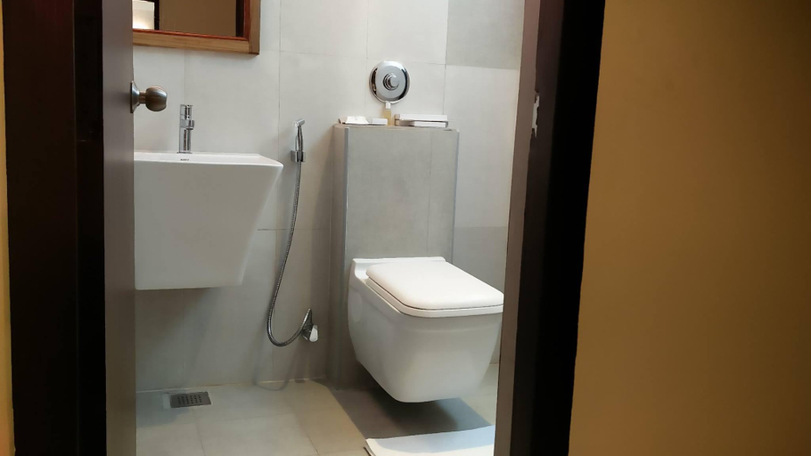 Bathroom 2, Arcot Woodlands Hotel, Cuddalore
