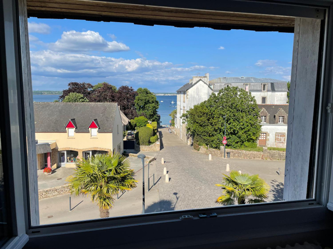 Others 5, Hotel de la cale, Finistère
