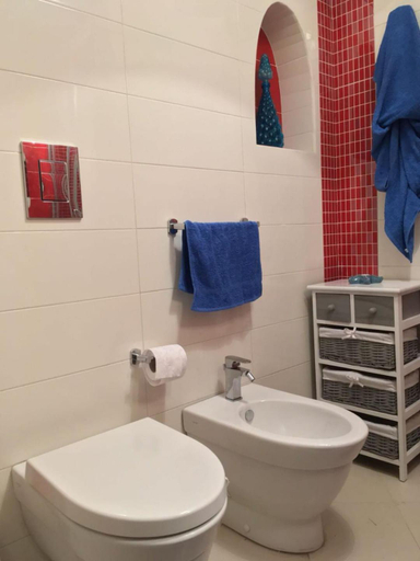 Bathroom 4, La feluca, Syracuse
