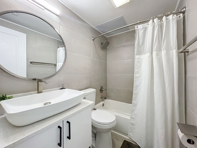 Bathroom 3, Cordova Arms on the River by Rocketstay, Broward