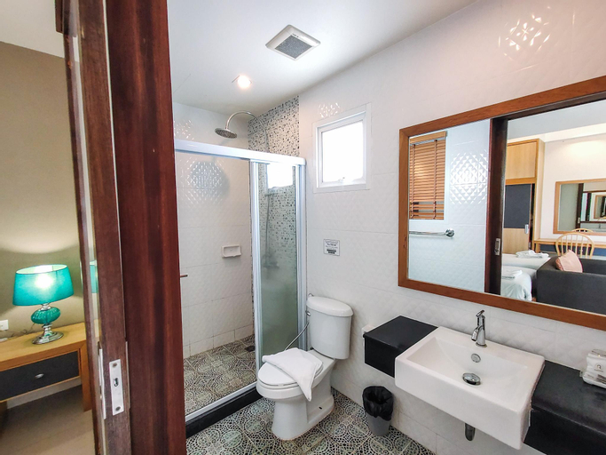 Bathroom 10
