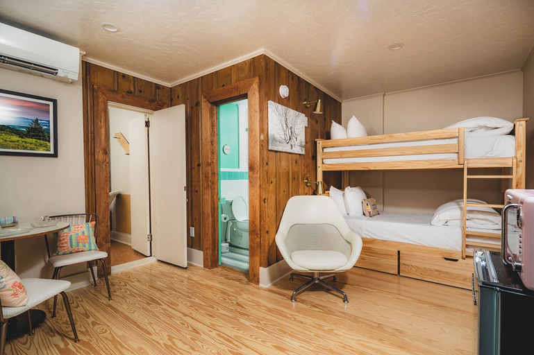 Bedroom 2, Blue Ridge Tourist Court, Watauga