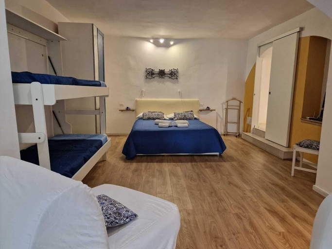Bedroom 2, Donna Mariella, Napoli