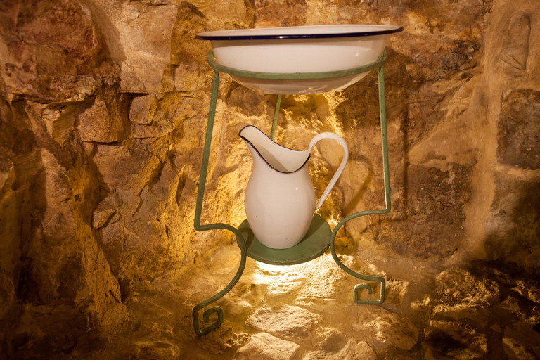 Others 3, Case degli Avi 2, antico abitare in grotta, Ragusa