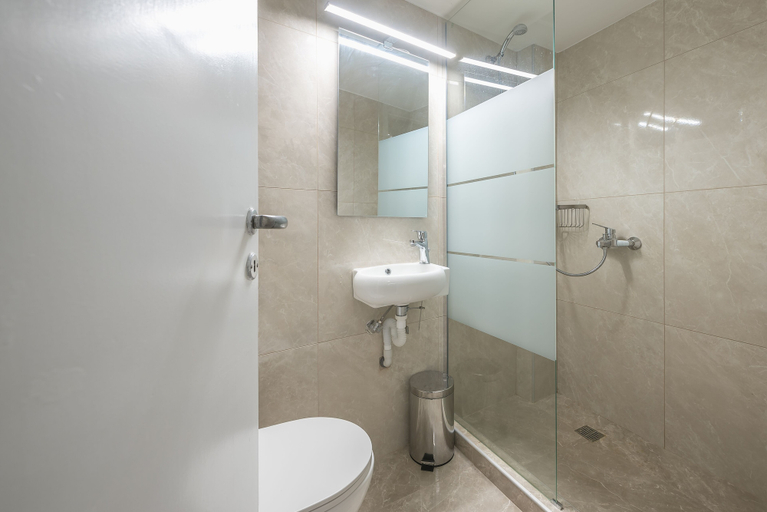 Bathroom 4, Victoria Best Apartments, Attica